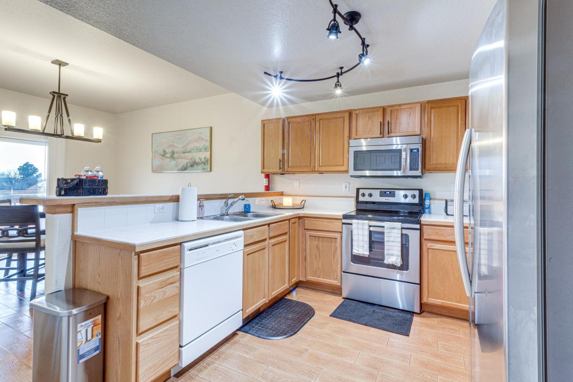 Cozy Denver Townhome With Fireplace - Near Airport! Casa vacanze