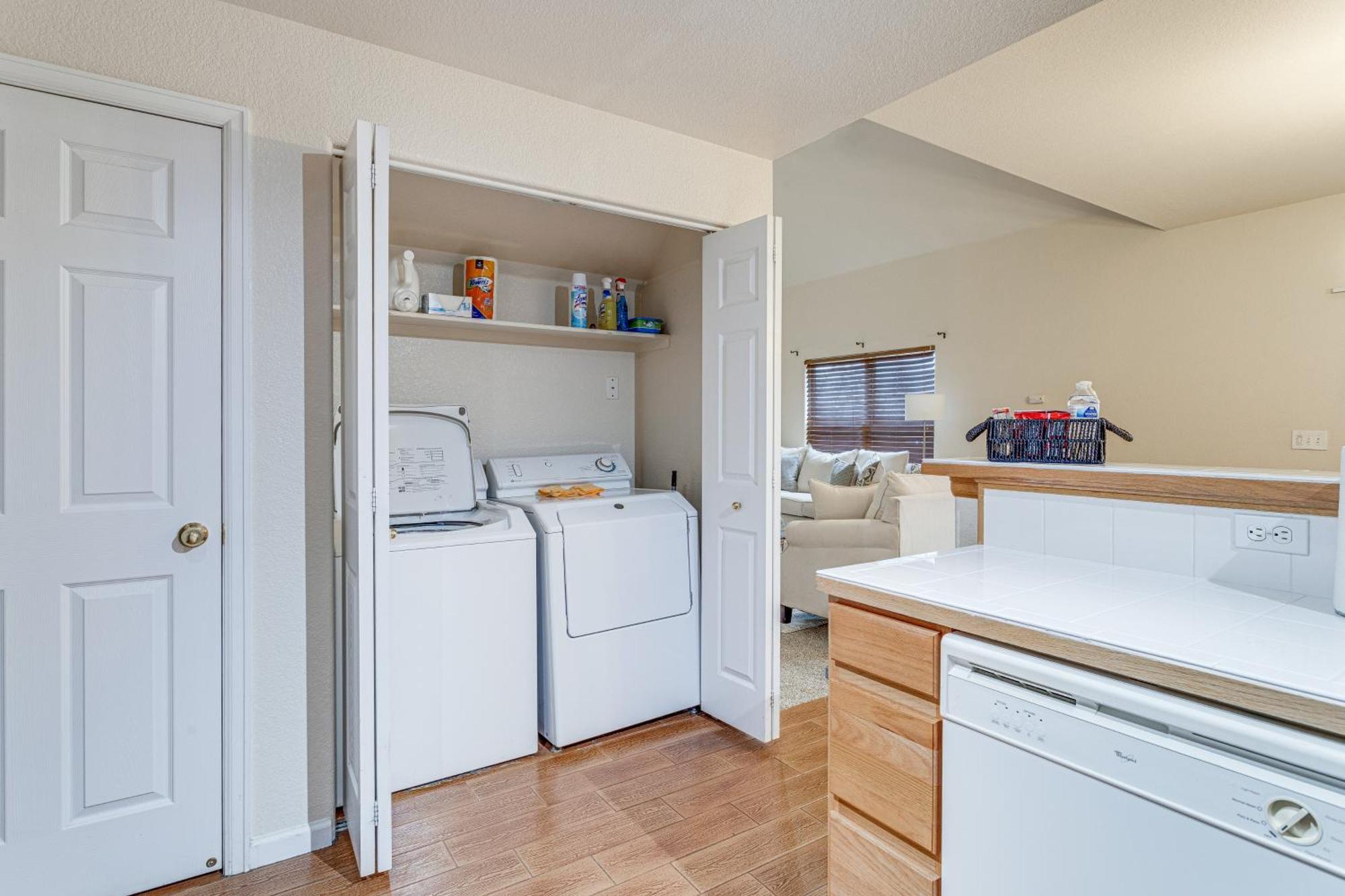 Cozy Denver Townhome With Fireplace - Near Airport! Casa vacanze *