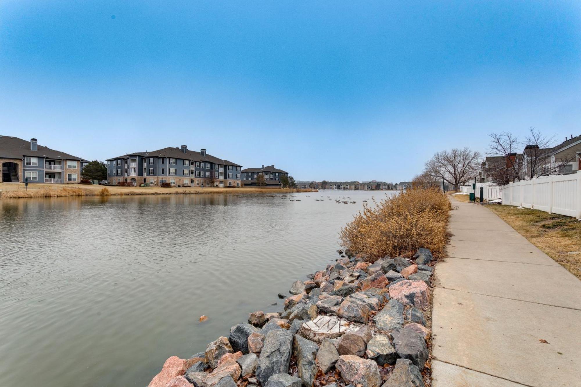 Cozy Denver Townhome With Fireplace - Near Airport! Aurora