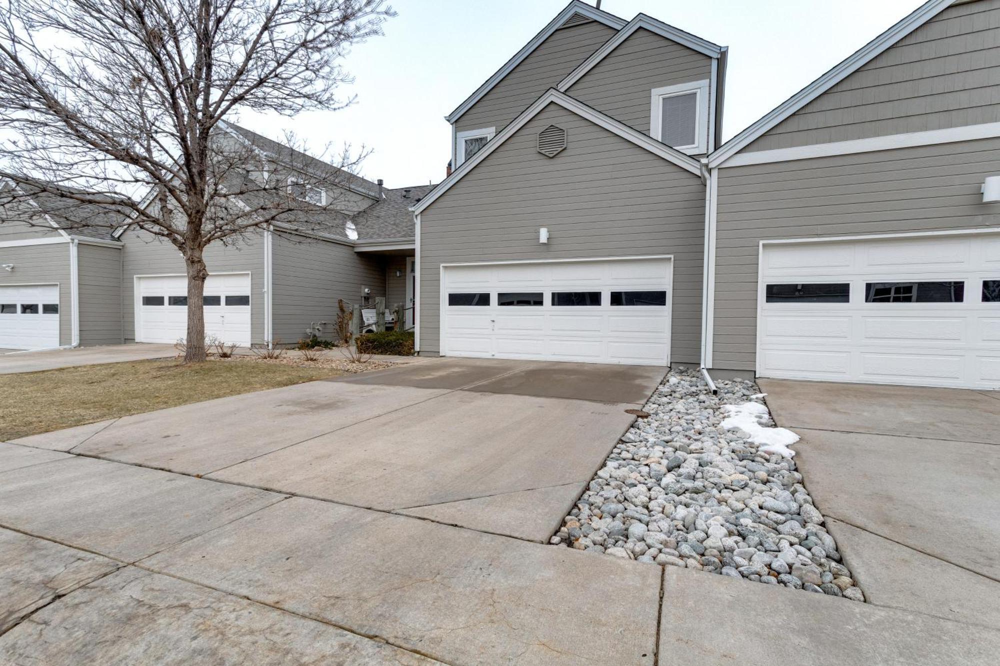 Cozy Denver Townhome With Fireplace - Near Airport!